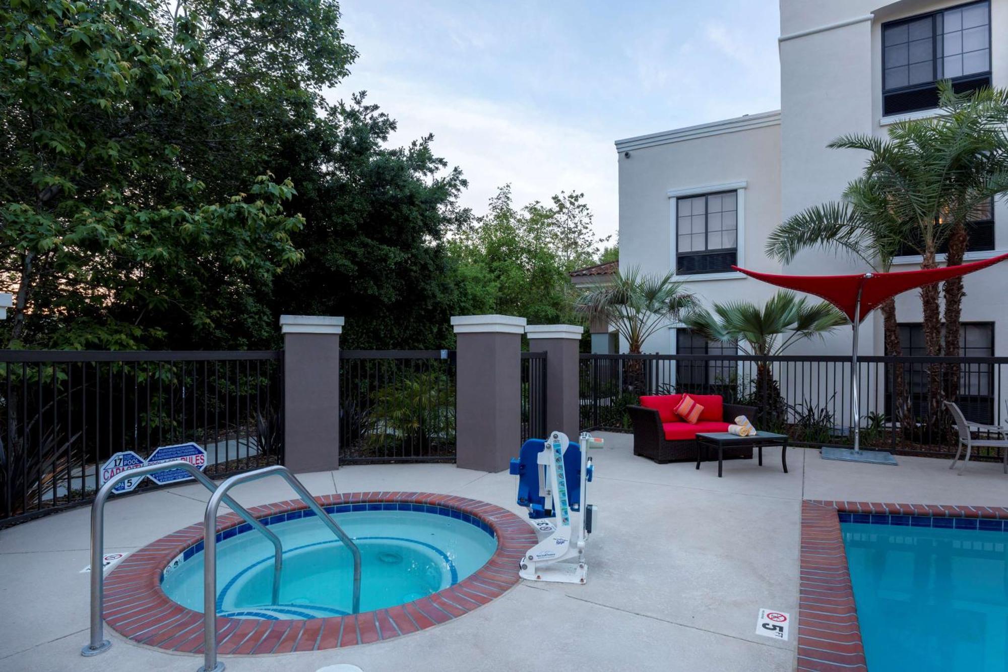 Hampton Inn Santa Barbara/Goleta Exterior photo